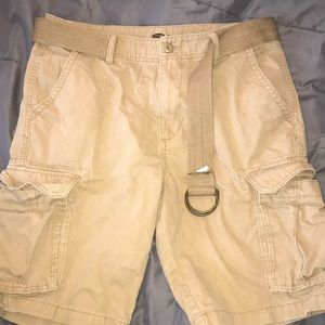 Old navy men’s cargo shorts with belt